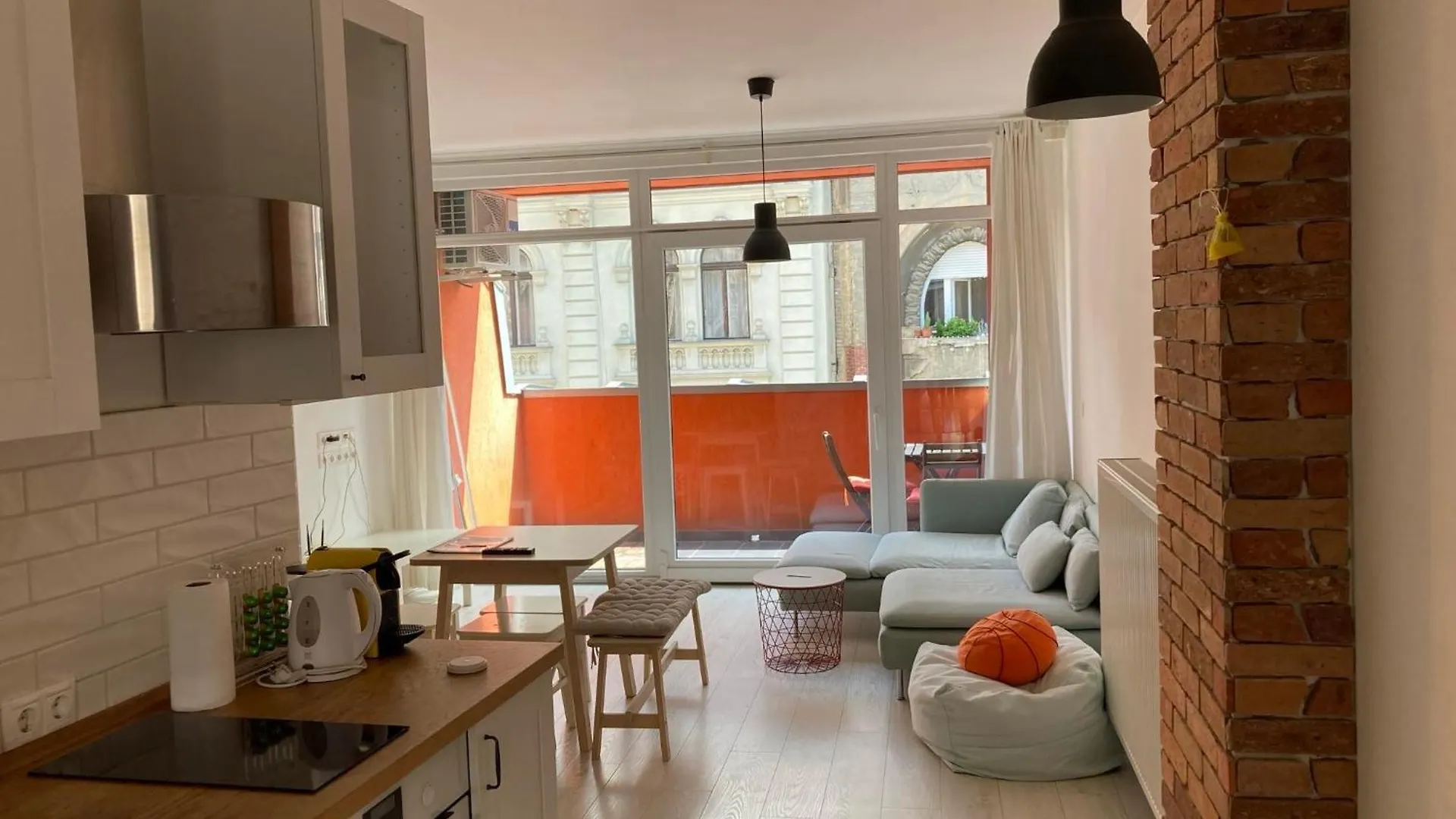 Trendy Apartment In The Heart Of The City With Balcony Budapest