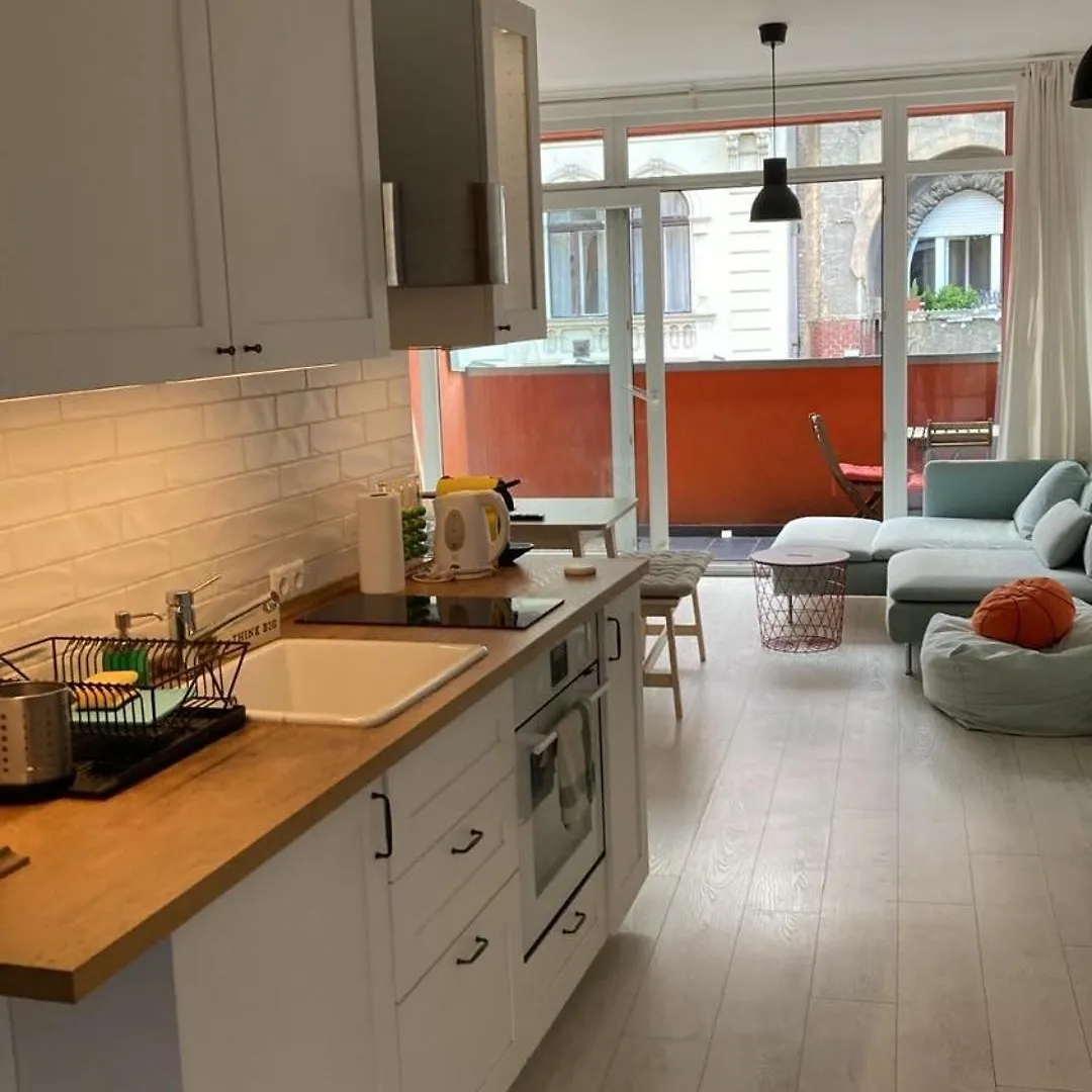 Trendy Apartment In The Heart Of The City With Balcony Budapest